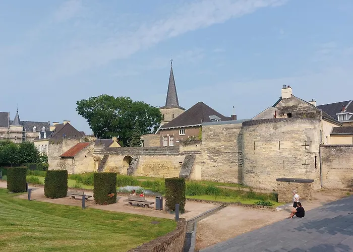 Butterflies, 134 Holiday home *